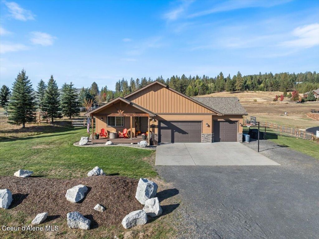 Photo of 6005 MEADOWBROOK Loop, Coeur dAlene, ID 83814 (MLS # 25-10068)