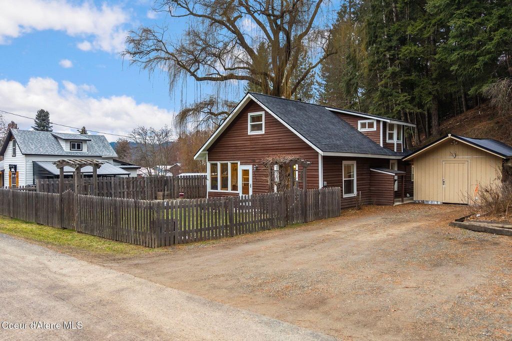 Photo of 6885 Hazel St, Bonners Ferry, ID 83805 (MLS # 26-645)