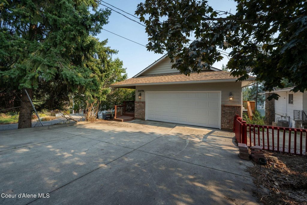 Photo of 11494 AVONDALE Loop, Hayden, ID 83835 (MLS # 25-10006)
