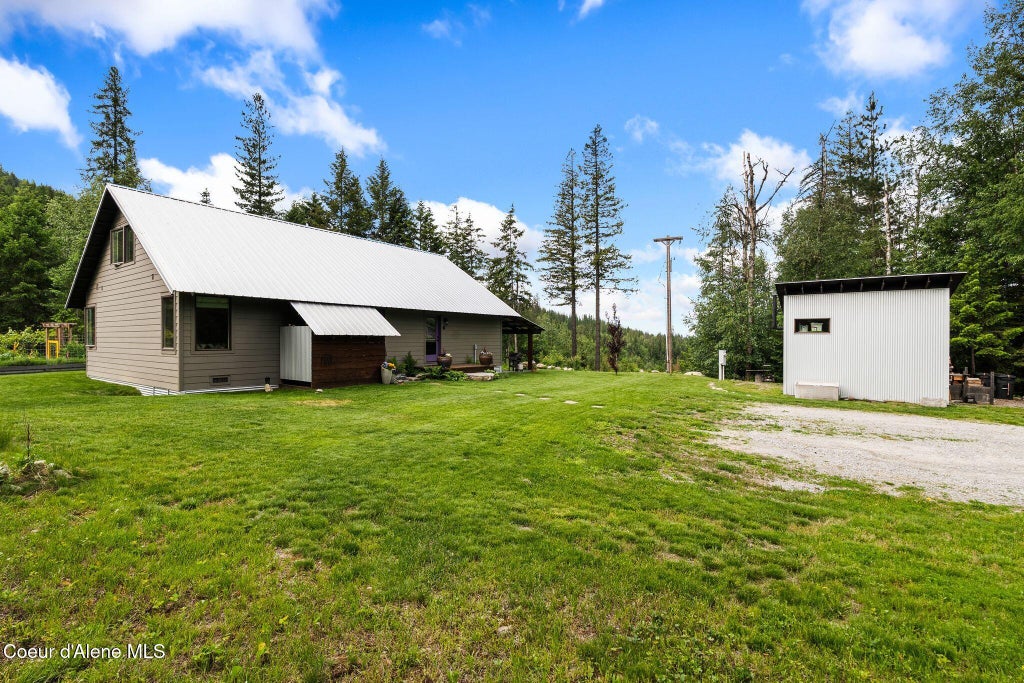 Photo of 320 Coyote Creek Lane Lane, Sandpoint, ID 83864 (MLS # 26-5994)