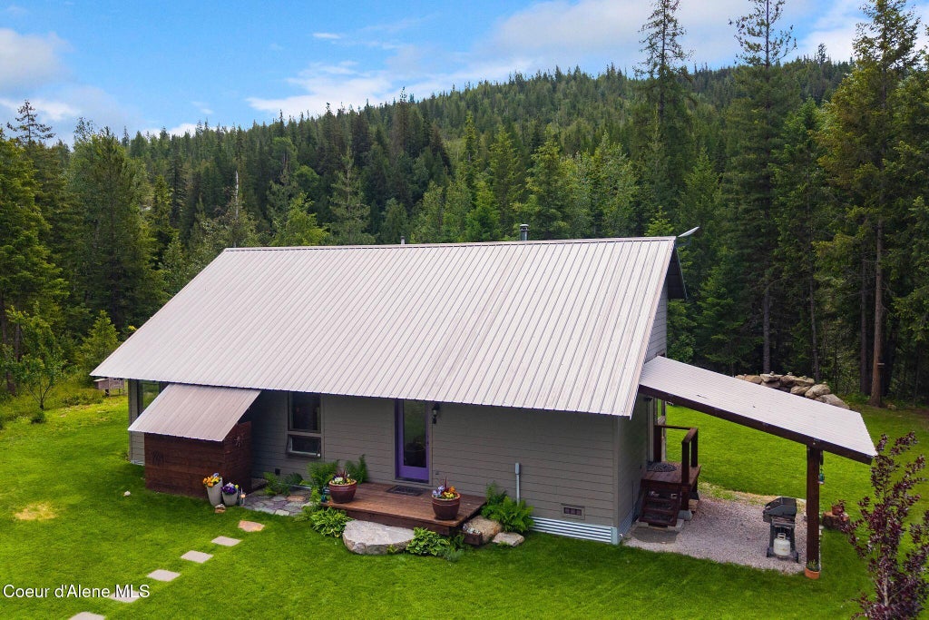 Photo of 320 Coyote Creek Lane Lane, Sandpoint, ID 83864 (MLS # 26-5994)