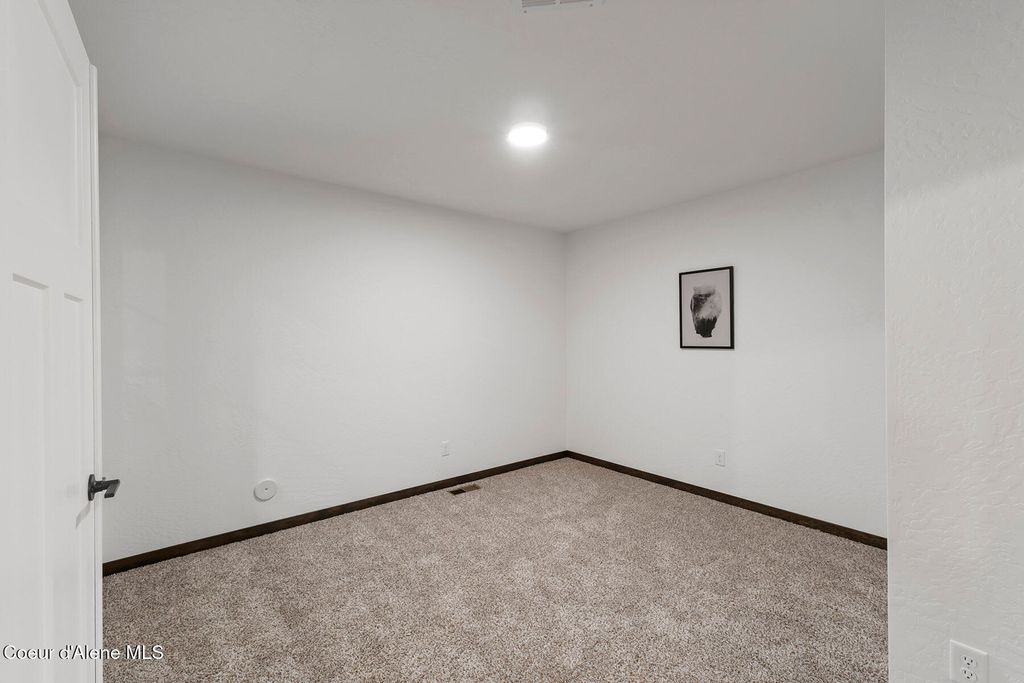 Photo of Lt 9 Blk 2 Valley, Oldtown, ID 83822 (MLS # 26-2411)