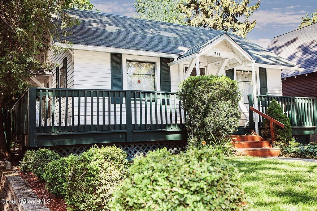 Photo of 711 12TH St, Coeur dAlene, ID 83814 (MLS # 25-11661)