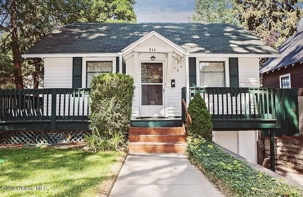 Photo of 711 12TH St, Coeur dAlene, ID 83814 (MLS # 25-11661)