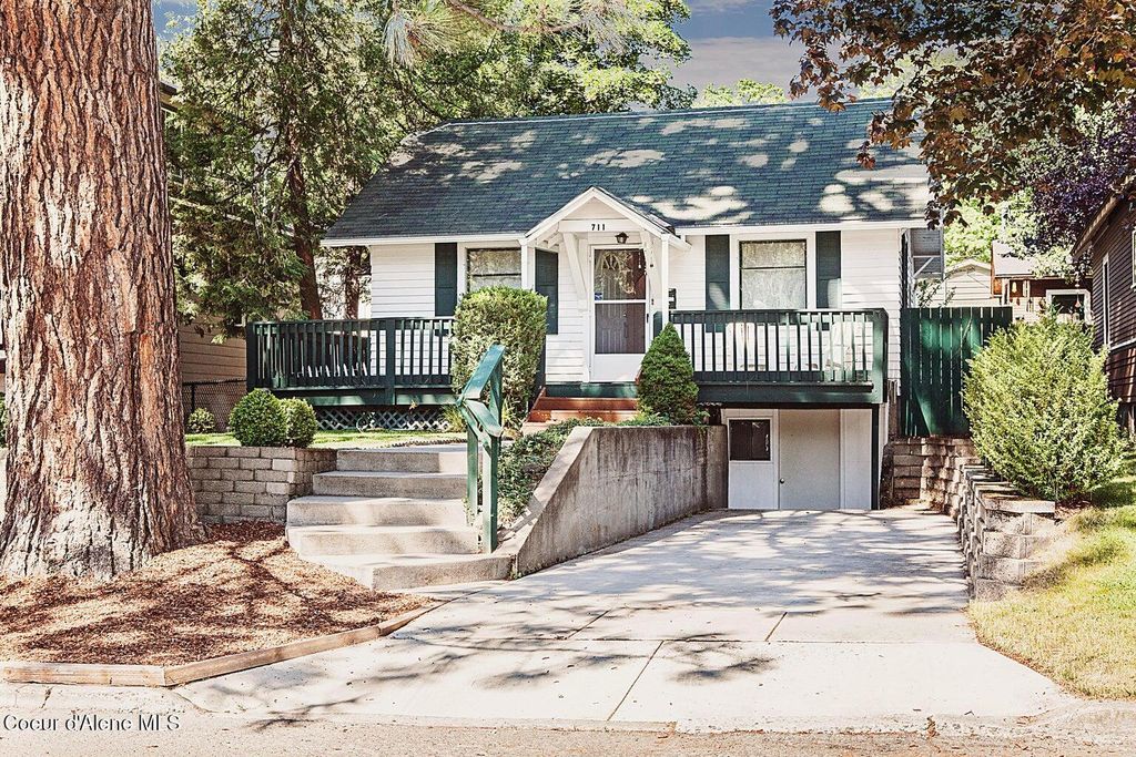 Photo of 711 12TH St, Coeur dAlene, ID 83814 (MLS # 25-11661)