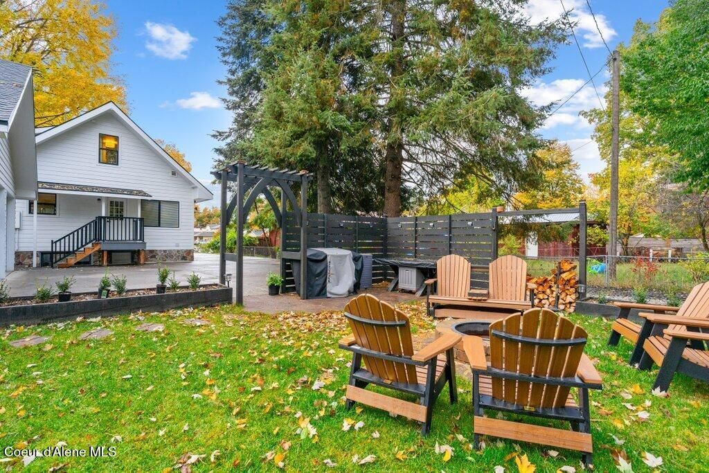 Photo of 611 LACROSSE Ave, Coeur dAlene, ID 83814 (MLS # 25-10690)