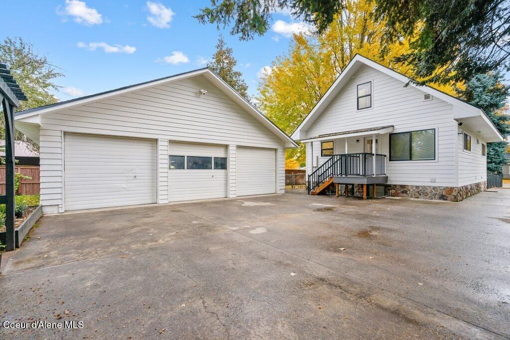 Photo of 611 LACROSSE Ave, Coeur dAlene, ID 83814 (MLS # 25-10690)