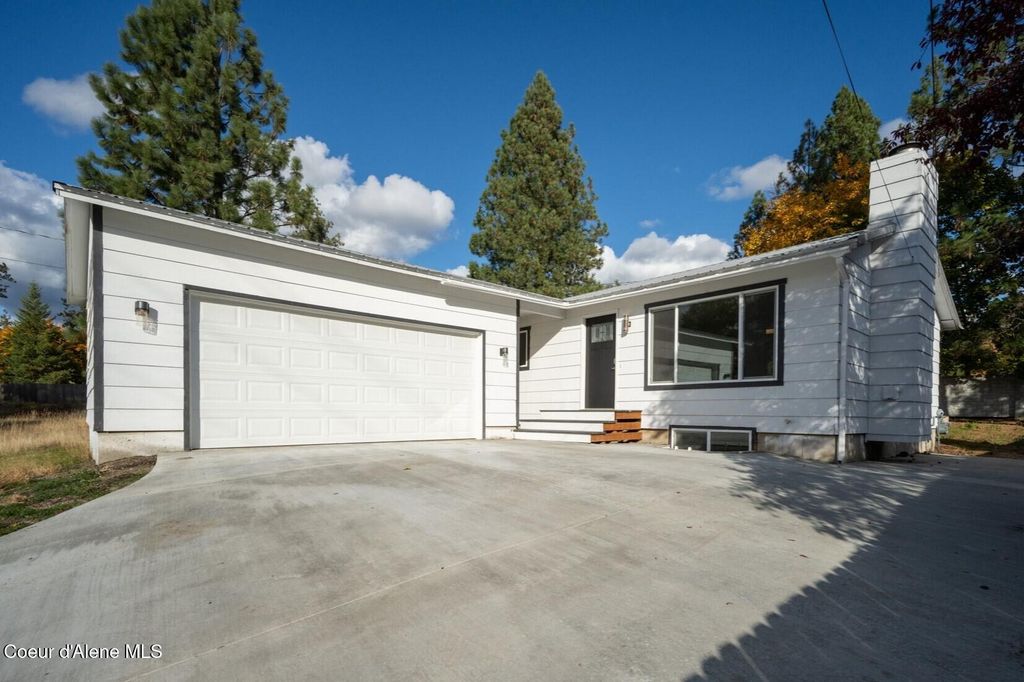 Photo of 2818 17th St, Coeur dAlene, ID 83815 (MLS # 26-2585)