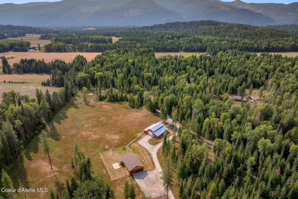 Photo of 521 Magpie Ln, Sandpoint, ID 83864 (MLS # 25-9025)