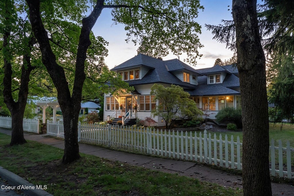 Photo of 701 6th AVE, Sandpoint, ID 83864 (MLS # 26-9638)