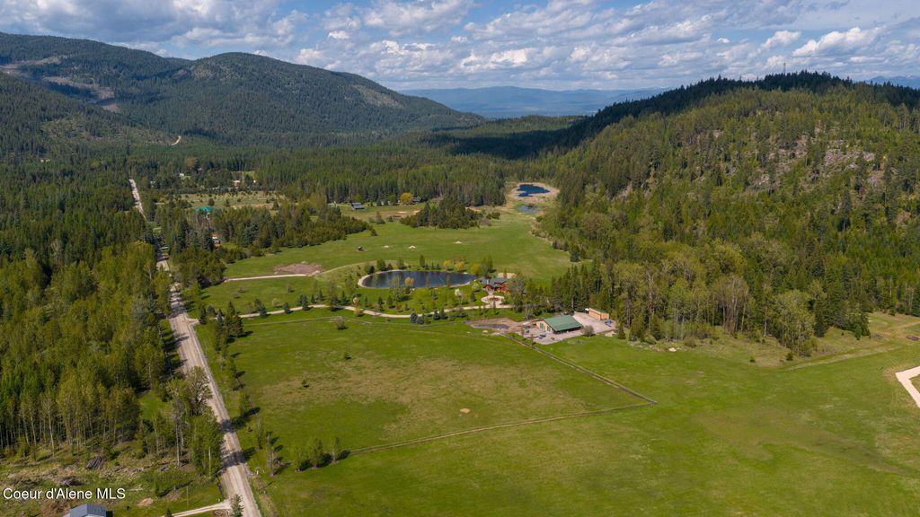 Photo of 289 Gold RD, Naples, ID 83847 (MLS # 26-4894)