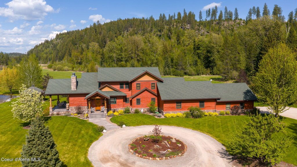 Photo of 289 Gold RD, Naples, ID 83847 (MLS # 26-4894)