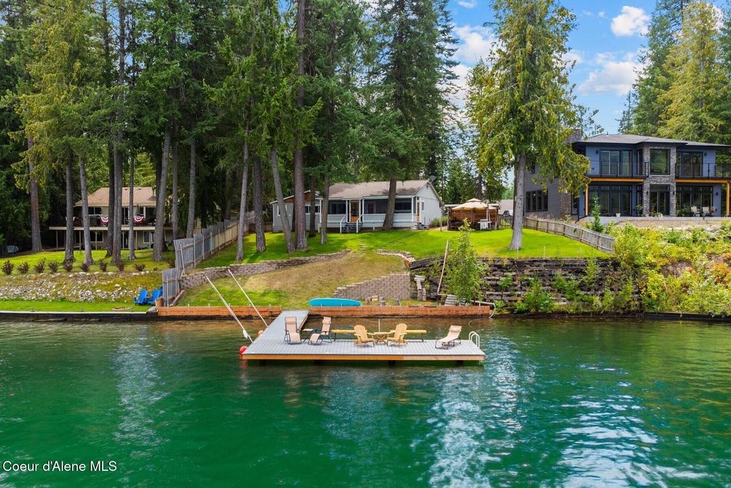 Photo of 2255 Gypsy Bay Rd, Sagle, ID 83860 (MLS # 26-1752)