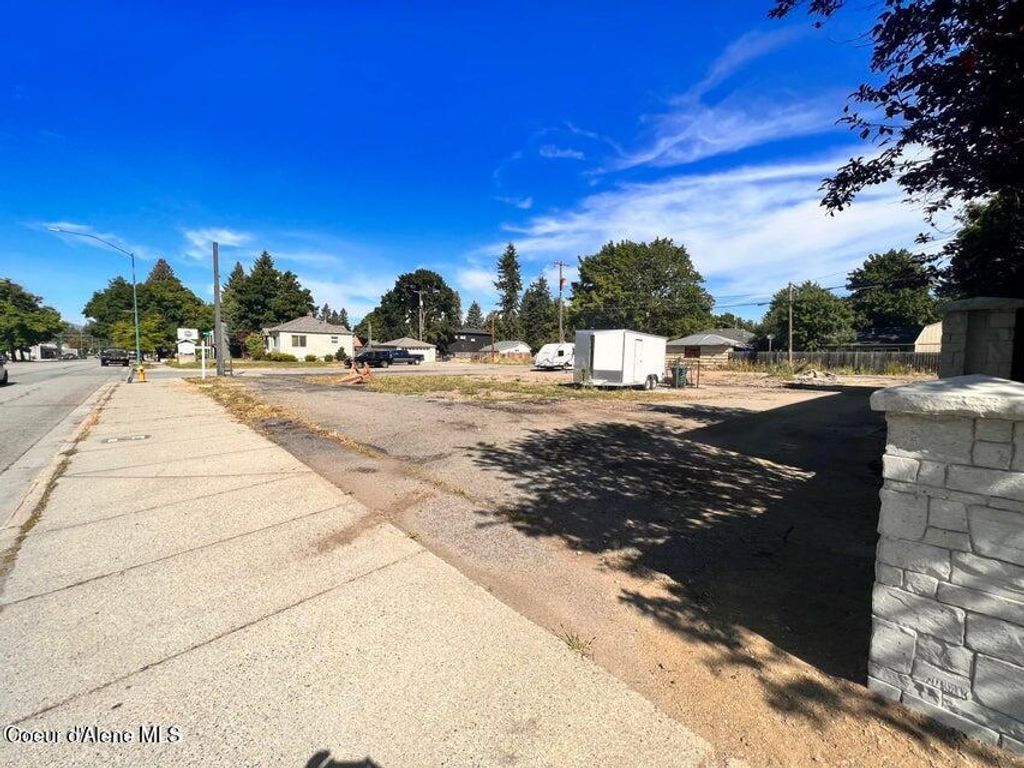 Photo of 1801 SHERMAN Ave, Coeur dAlene, ID 83814 (MLS # 25-10289)