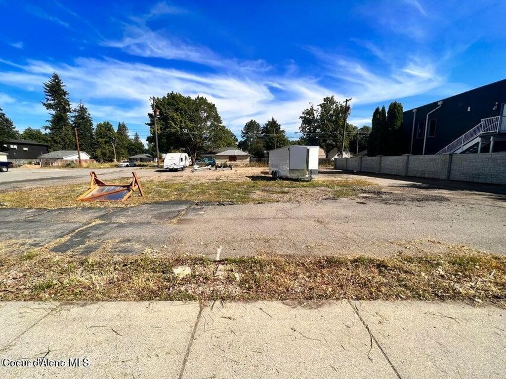 Photo of 1801 SHERMAN Ave, Coeur dAlene, ID 83814 (MLS # 25-10289)