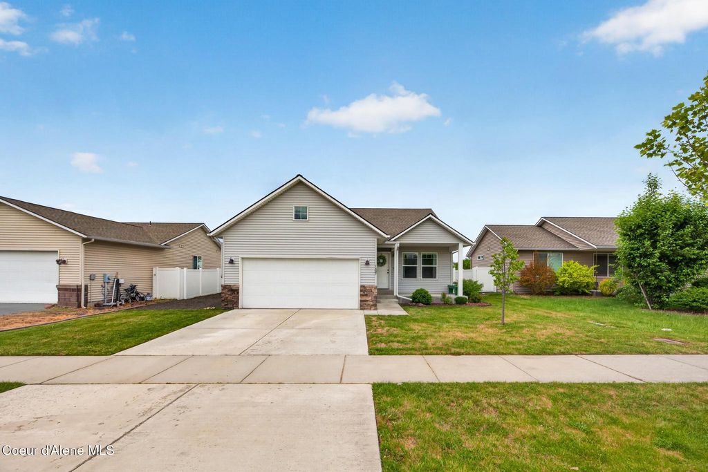 Photo of 1487 YELLOWSTONE AVE, Post Falls, ID 83854 (MLS # 26-5393)