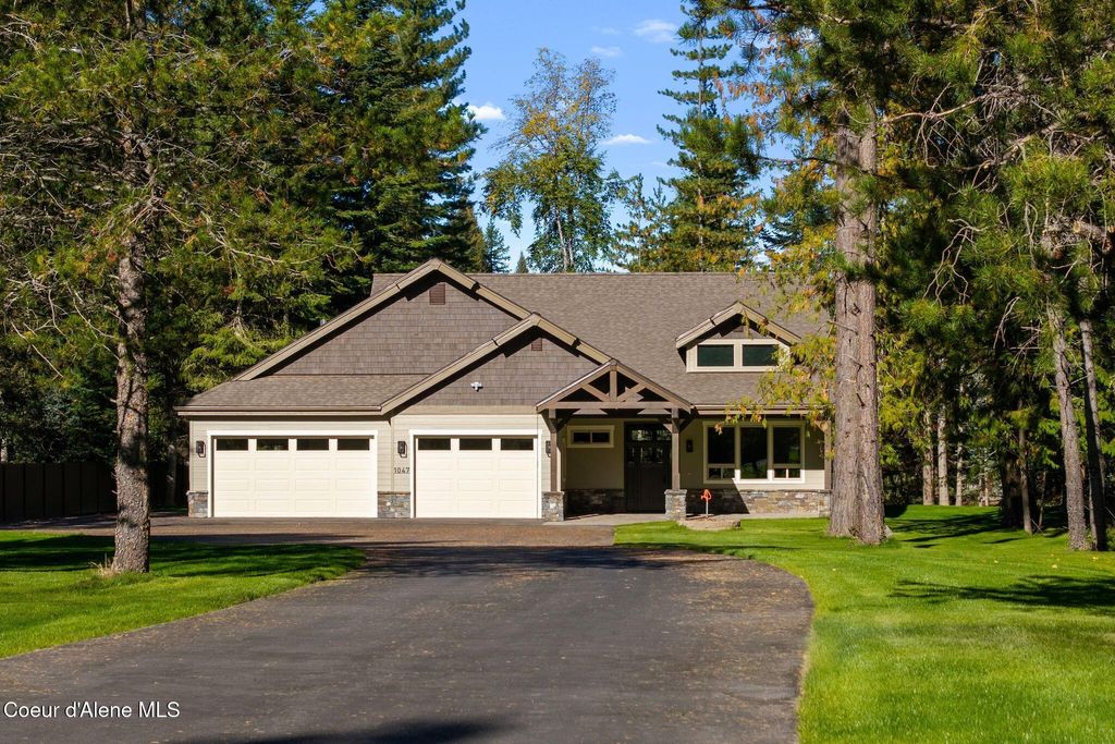 Photo of 1047 Comeback Bay Ln, Sagle, ID 83860 (MLS # 26-5498)