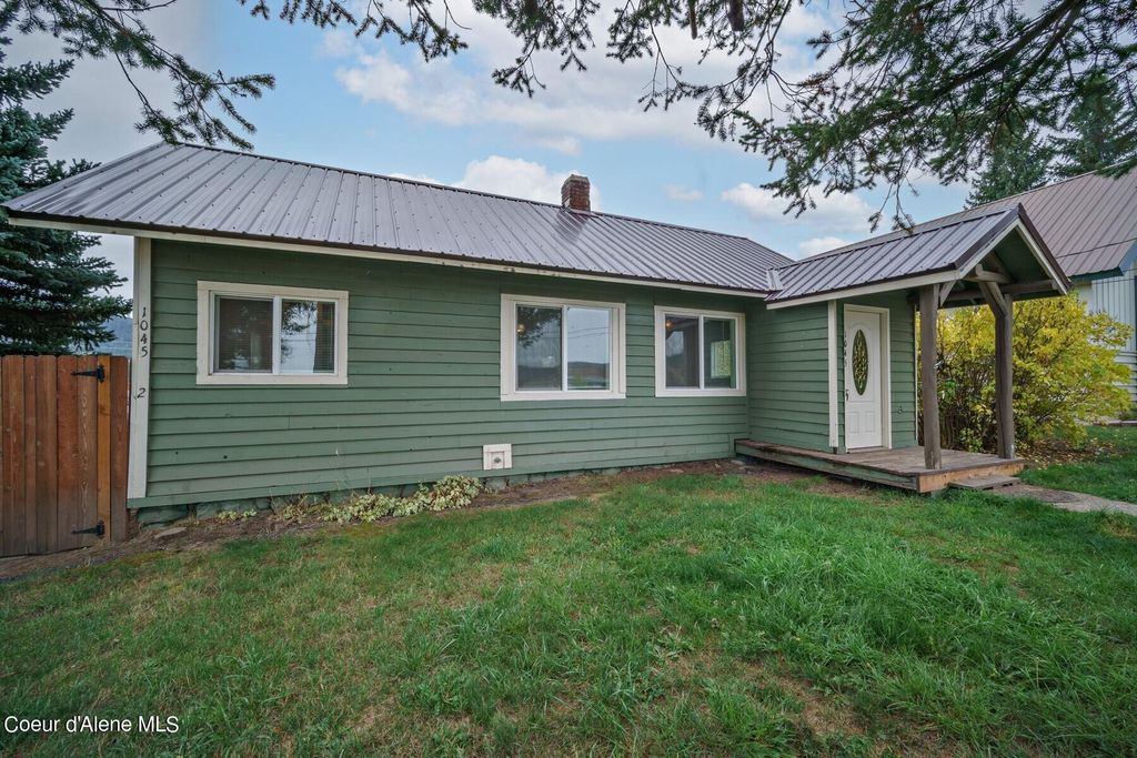 Photo of 1045 C St, Plummer, ID 83851 (MLS # 24-9319)