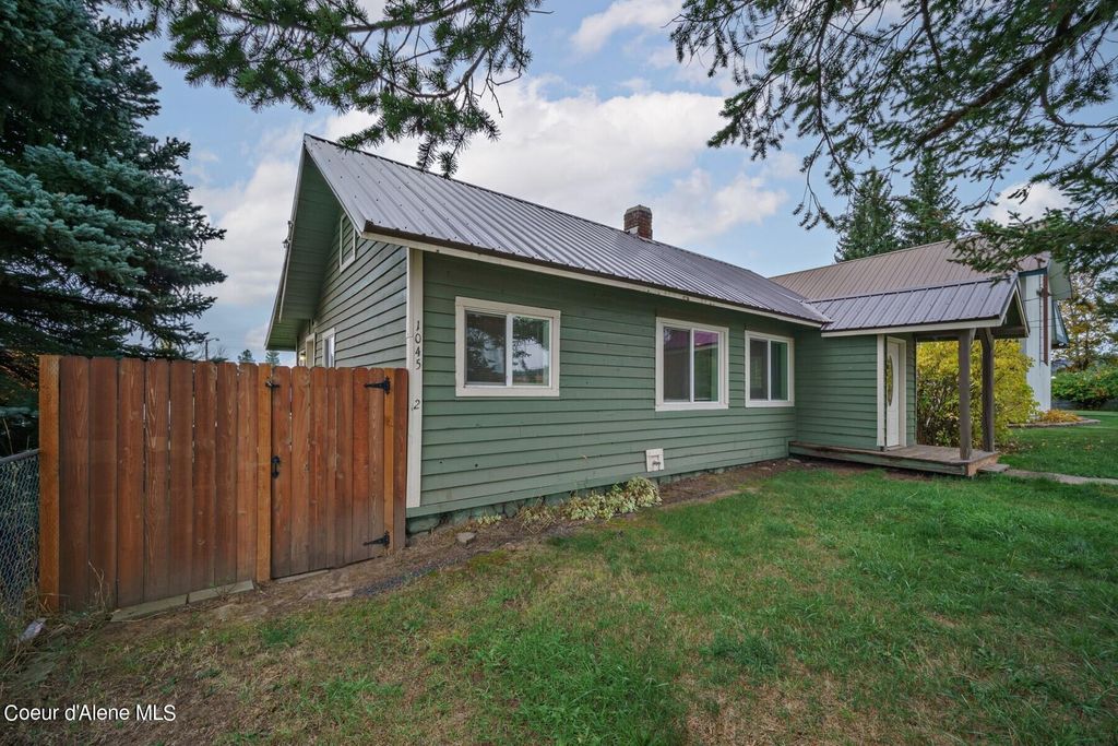 Photo of 1045 C St, Plummer, ID 83851 (MLS # 24-9319)