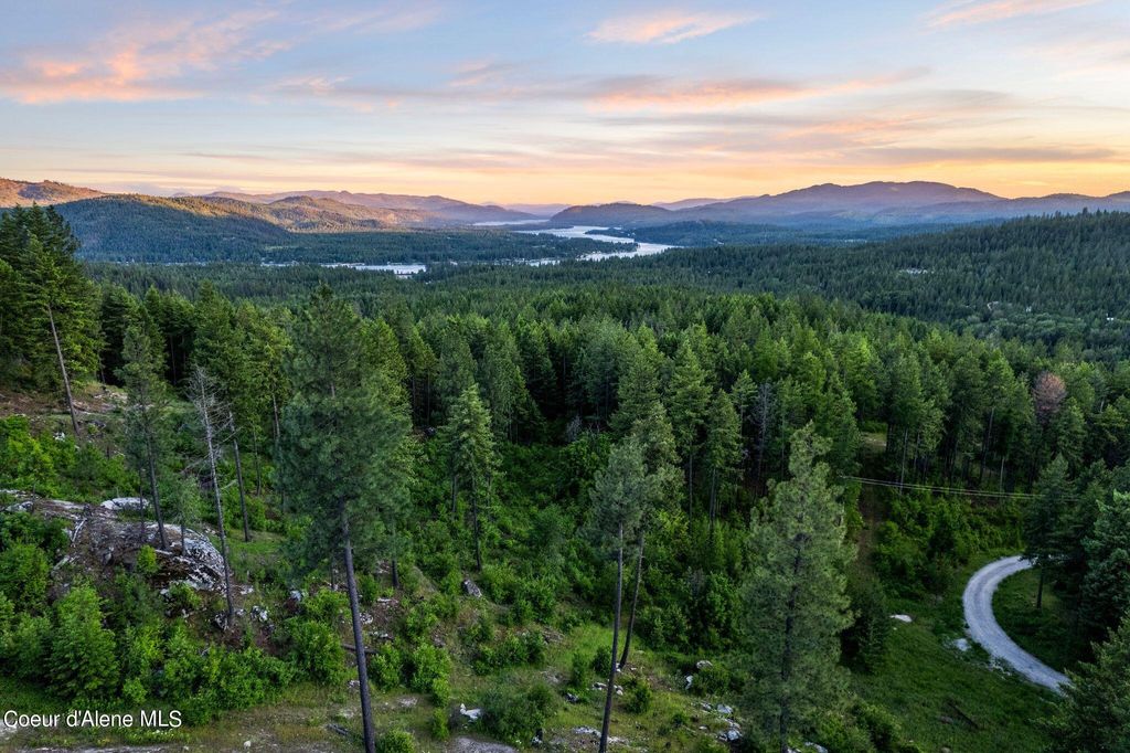 Photo of 172 Elk Hills Hills, Sandpoint, ID 83864 (MLS # 26-6500)