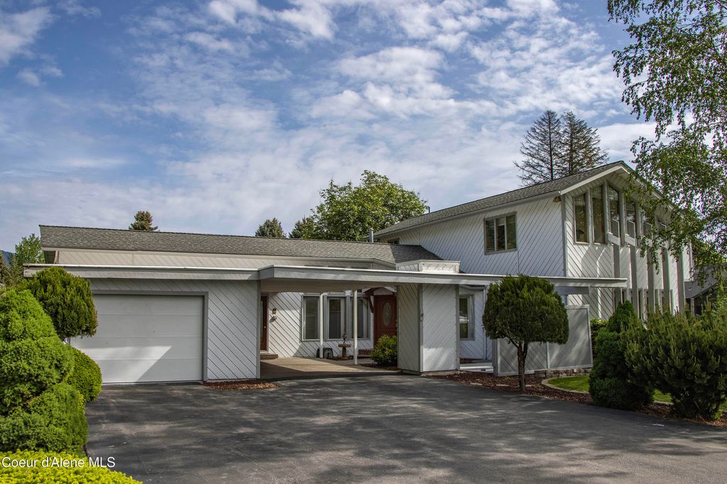 Photo of 1710 Westwood DR, Sandpoint, ID 83864 (MLS # 26-5623)