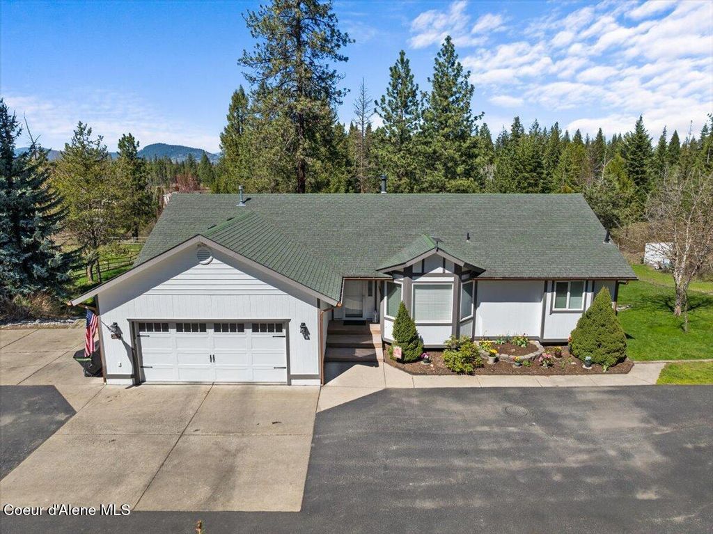 Photo of 2447 Garwood Rd, Hayden, ID 83835 (MLS # 25-8141)