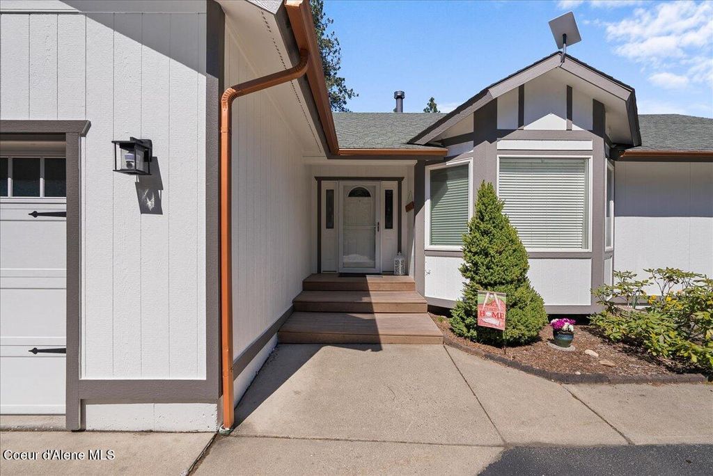 Photo of 2447 Garwood Rd, Hayden, ID 83835 (MLS # 25-8141)
