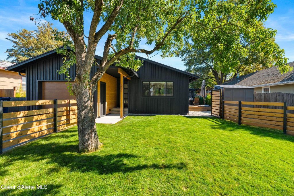Photo of 531 Lavina Ave, Sandpoint, ID 83864 (MLS # 25-10323)