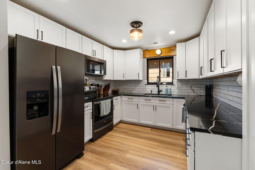 Photo of 531 Lavina Ave, Sandpoint, ID 83864 (MLS # 25-10323)
