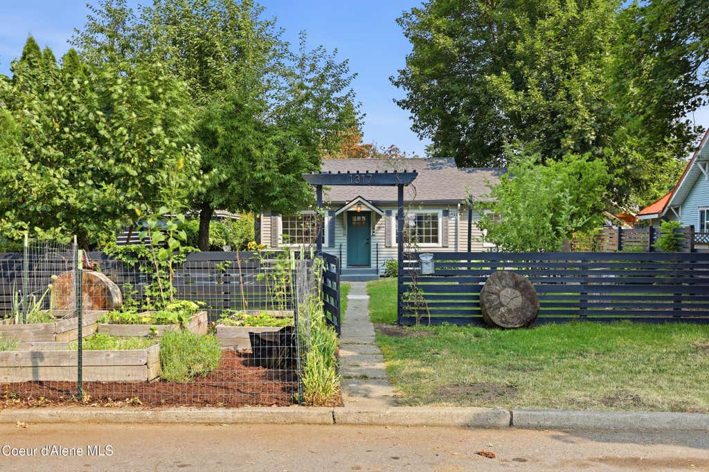 Photo of 1317 Pennsylvania AVE, Coeur dAlene, ID 83814 (MLS # 26-8296)