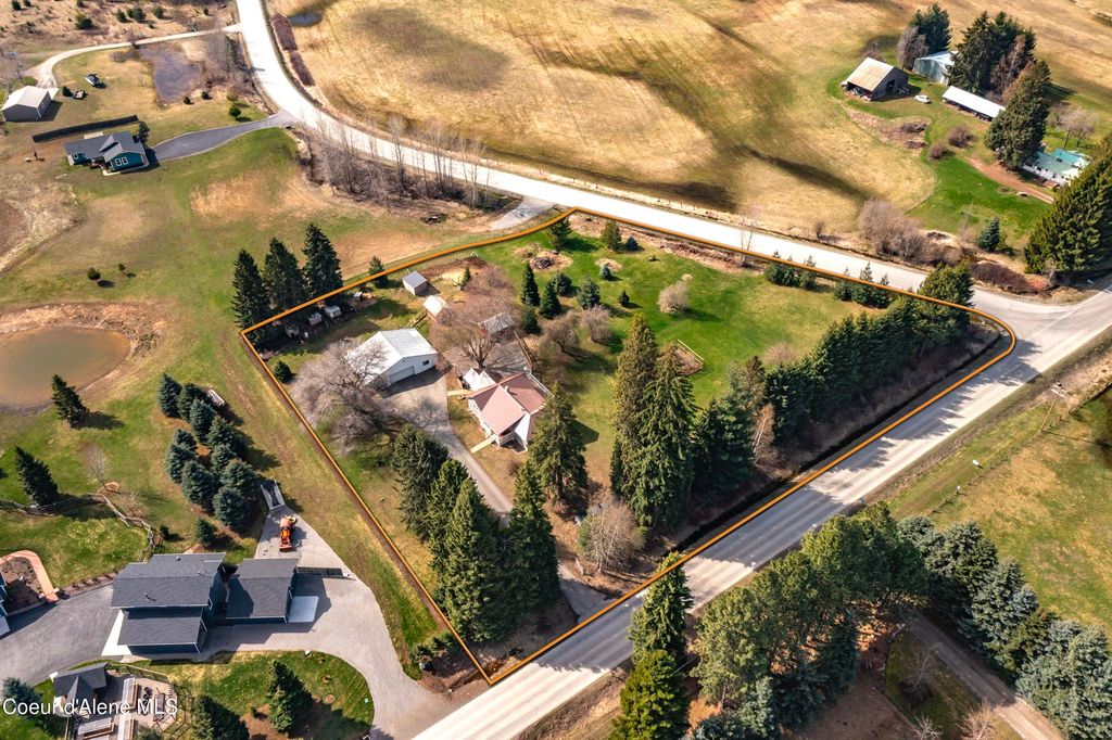 Photo of 2048 Selle Rd, Sandpoint, ID 83864 (MLS # 25-10115)