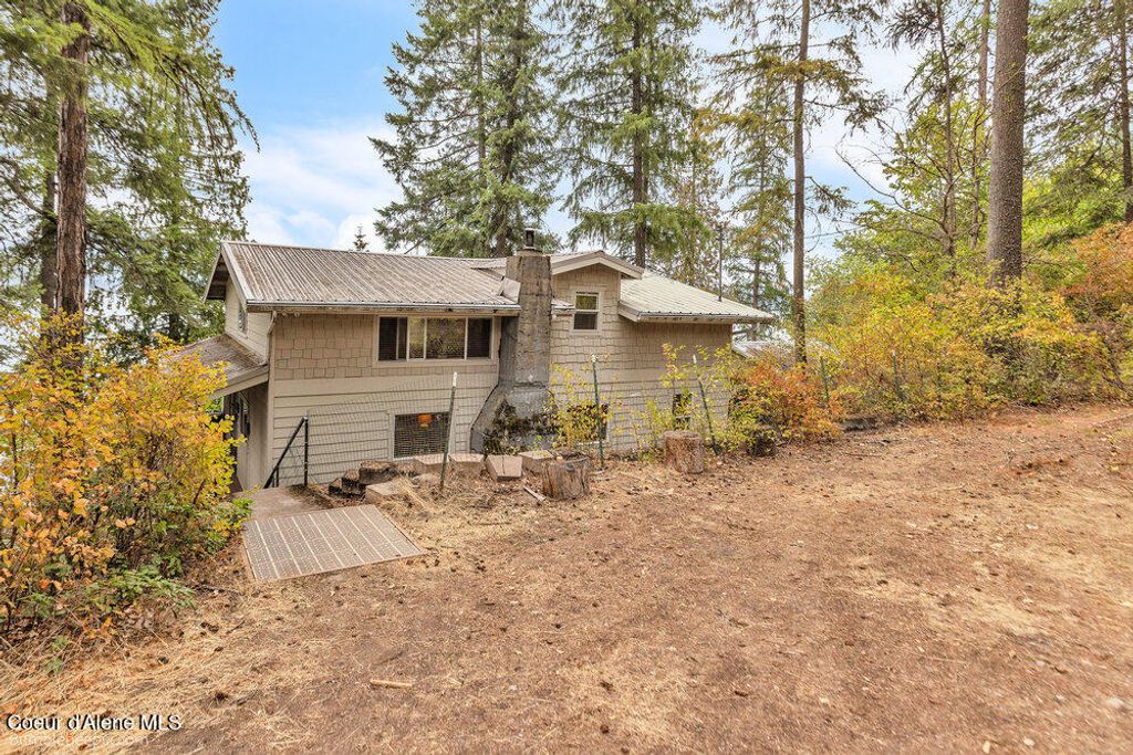 Photo of 12222 Newman Lake Lake, Newman Lake, WA 99025 (MLS # 26-1272)