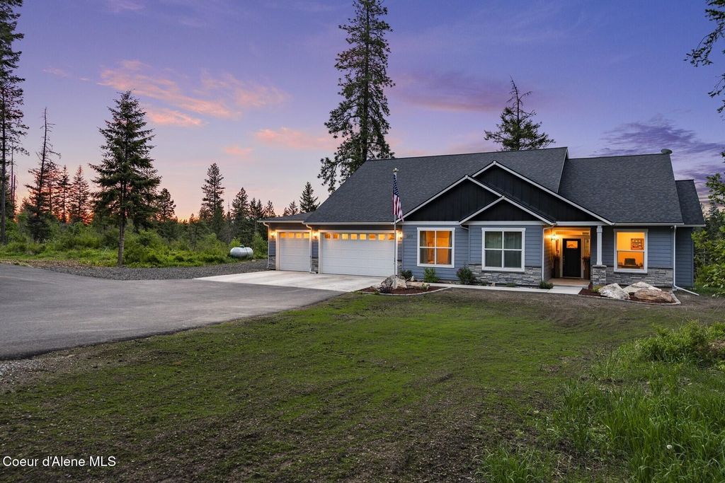 Photo of 3813 Upriver Dr Dr, Coeur dAlene, ID 83814 (MLS # 25-4952)