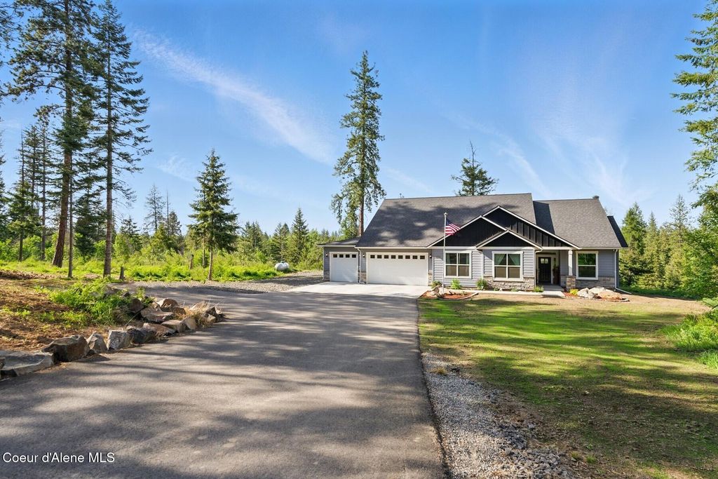 Photo of 3813 Upriver Dr Dr, Coeur dAlene, ID 83814 (MLS # 25-4952)