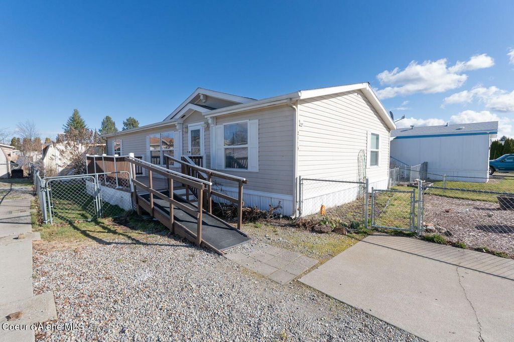 Photo of 2125 Yorkshire Ave, Coeur dAlene, ID 83815 (MLS # 26-2119)
