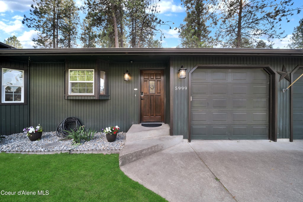 Photo of 5999 Pinegrove Dr, Coeur dAlene, ID 83815 (MLS # 26-5723)