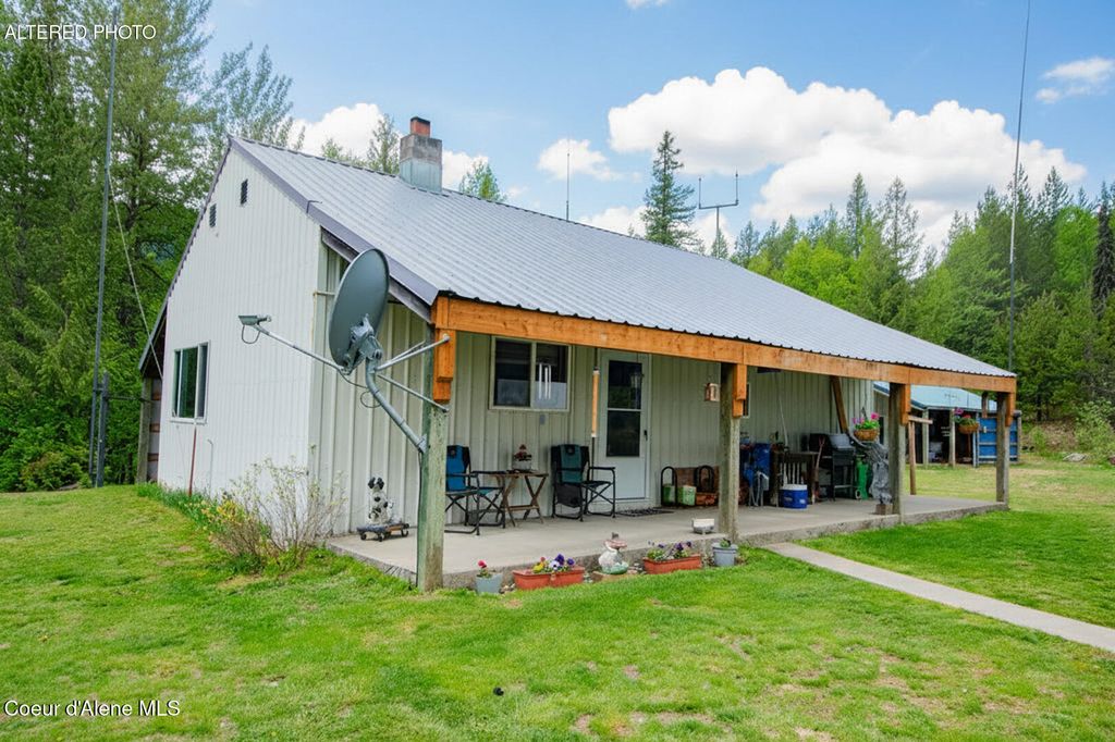 Photo of 2884 Morris Rd, Naples, ID 83847 (MLS # 26-4971)