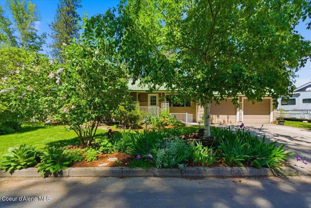 Photo of 4761 Woodland DR, Post Falls, ID 83854 (MLS # 26-5252)