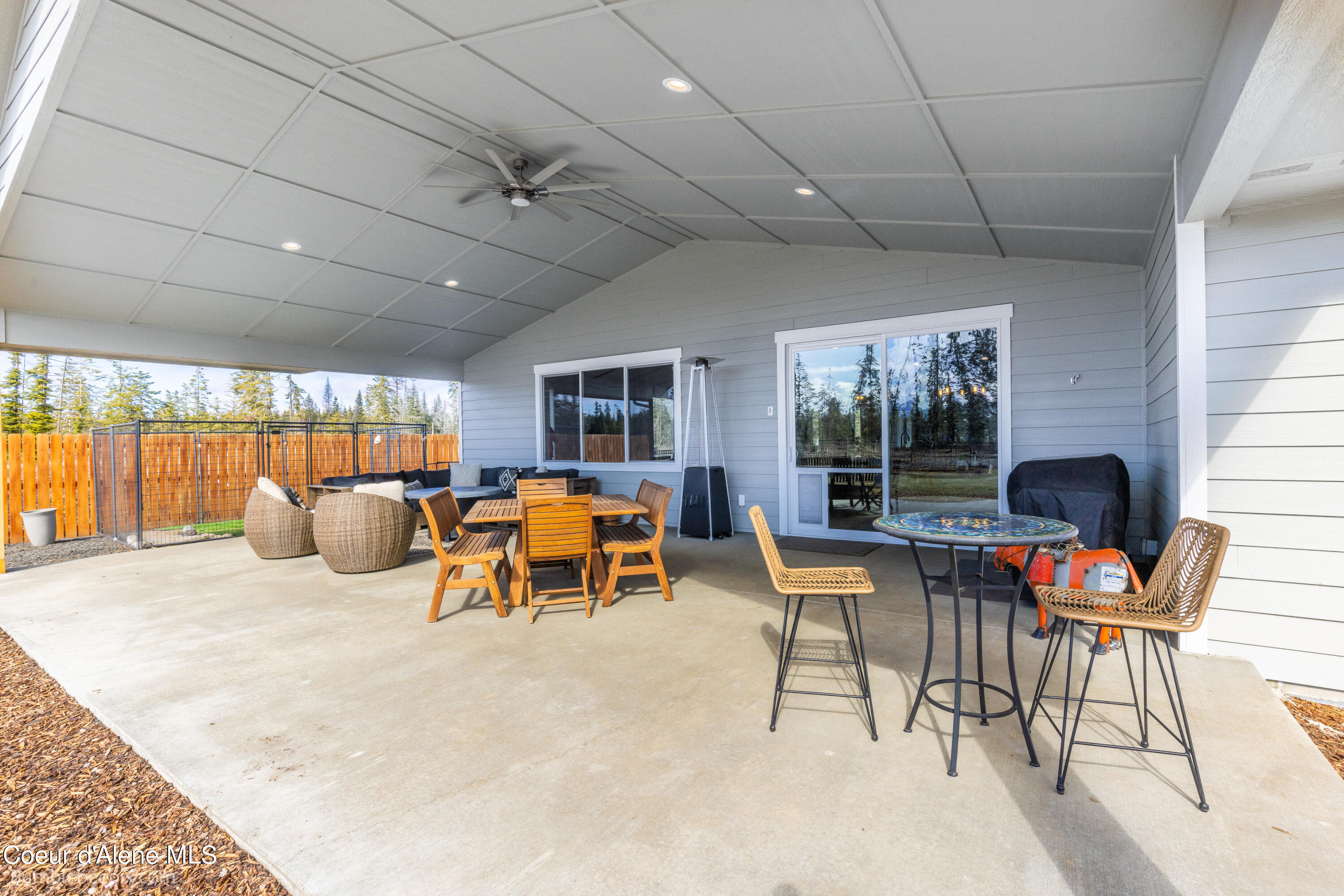 Athol, Idaho 83801, United States, 3 Bedrooms Bedrooms, ,2 BathroomsBathrooms,Residential,Pending,64215