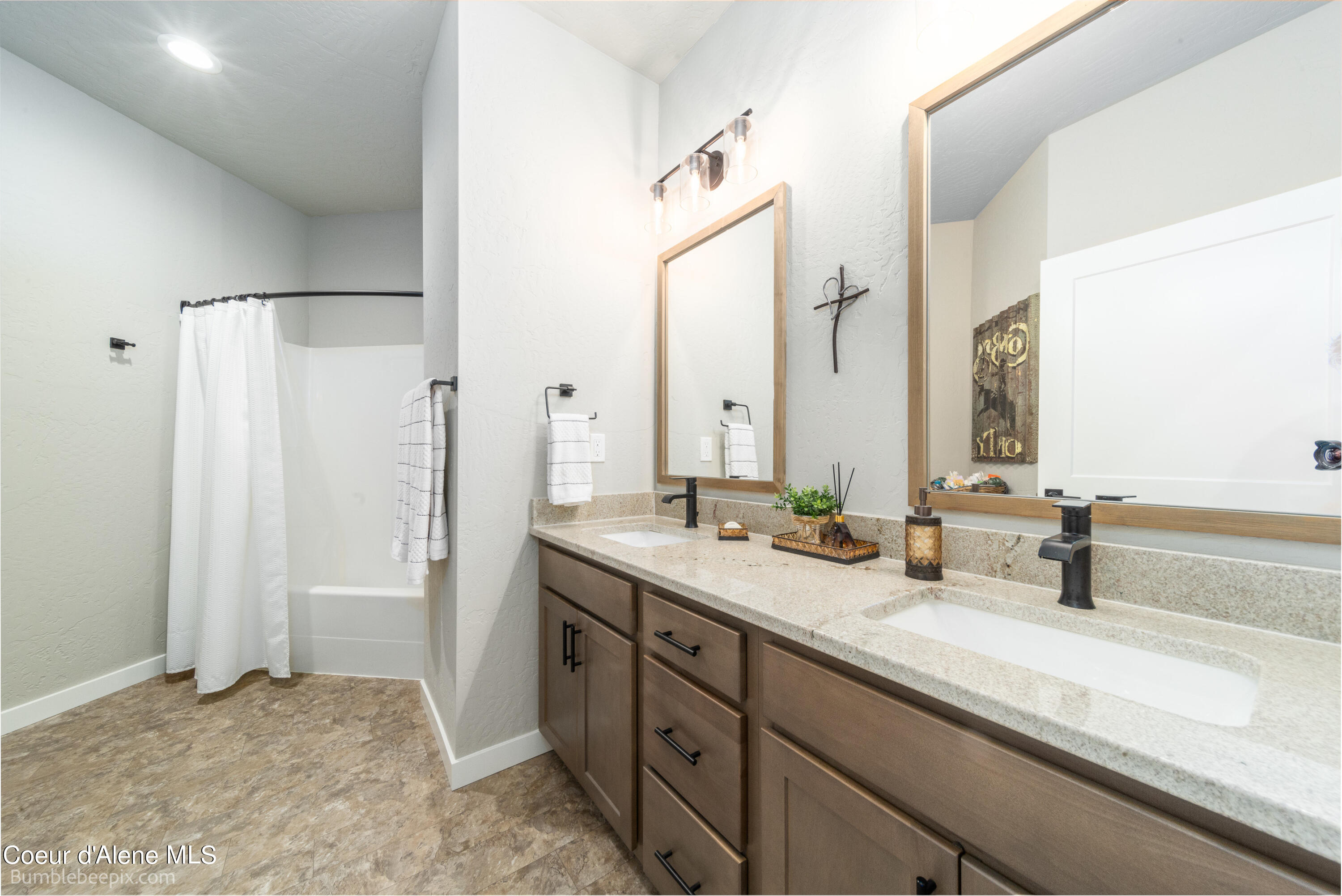 Athol, Idaho 83801, United States, 3 Bedrooms Bedrooms, ,2 BathroomsBathrooms,Residential,Pending,64215