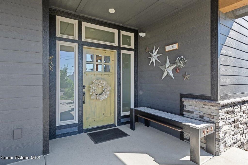 Photo of 145 HANLEY Ave, Dalton Gardens, ID 83815 (MLS # 25-8669)