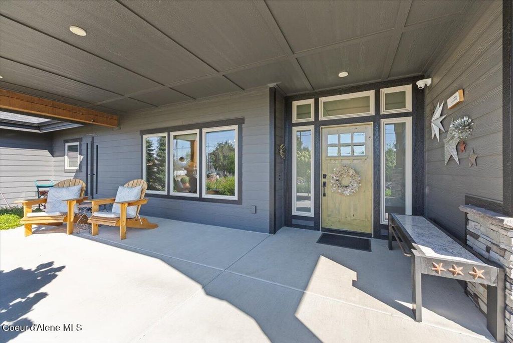 Photo of 145 HANLEY Ave, Dalton Gardens, ID 83815 (MLS # 25-8669)