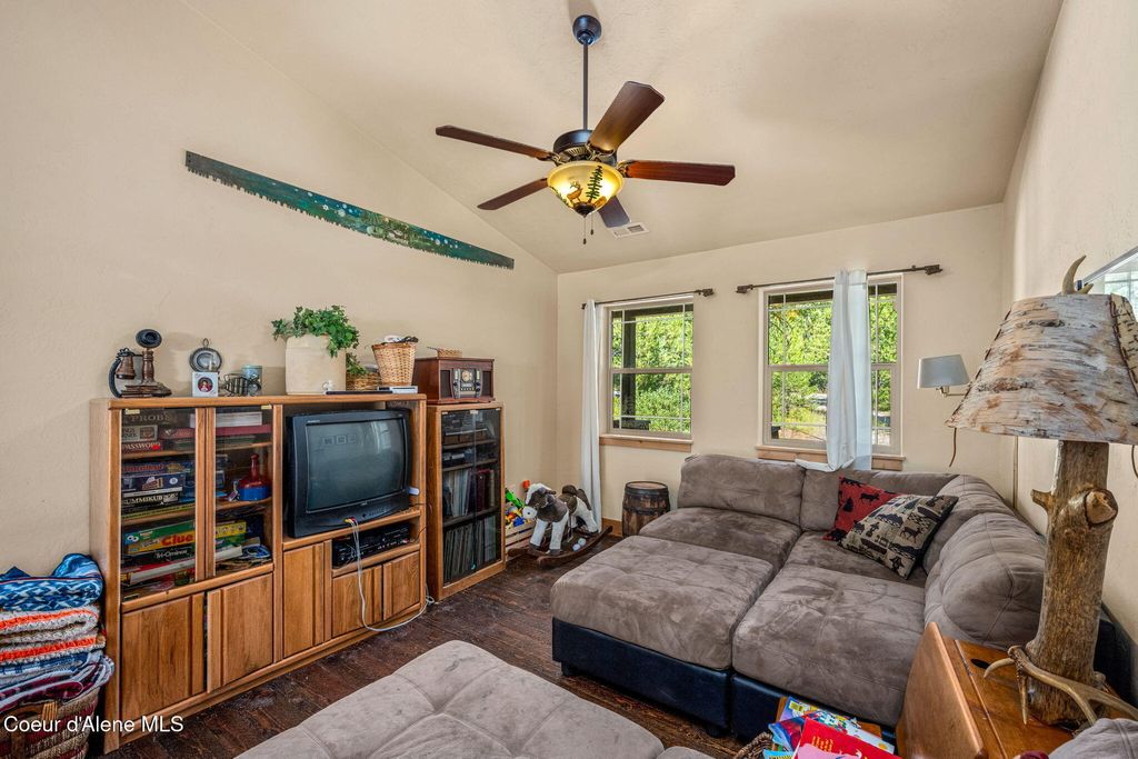 Photo of 96 Tracy Ln, Priest River, ID 83856 (MLS # 26-3020)