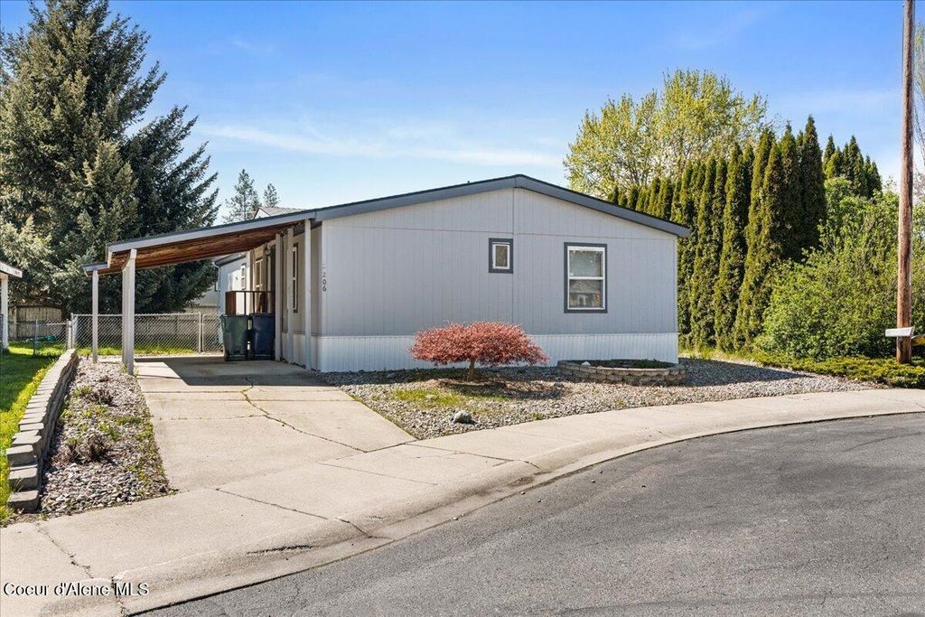 Photo of 2206 Oxford Cir, Coeur dAlene, ID 83815 (MLS # 26-4301)