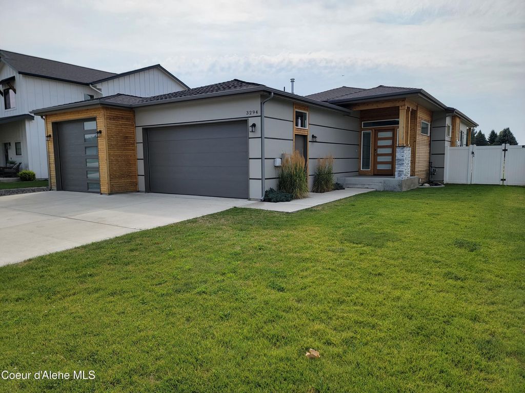Photo of 3294 GIOVANNI Ln, Hayden, ID 83835 (MLS # 25-9207)