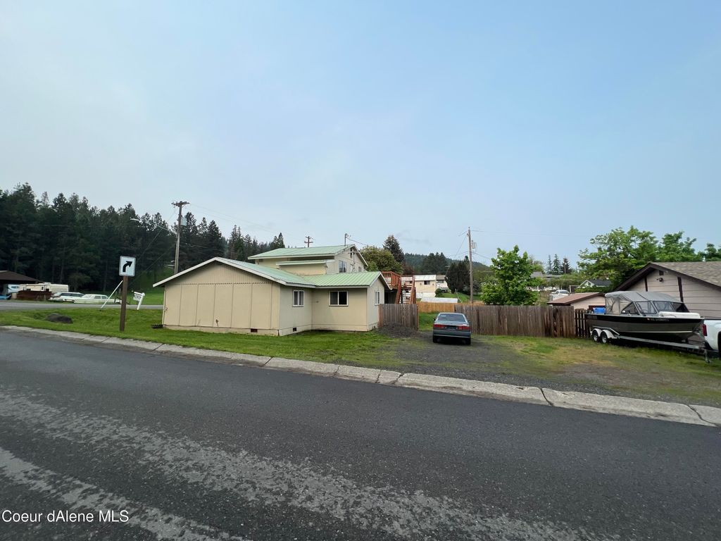 Photo of 202 Pennsylvania Ave, St. Maries, ID 83861 (MLS # 23-4079)