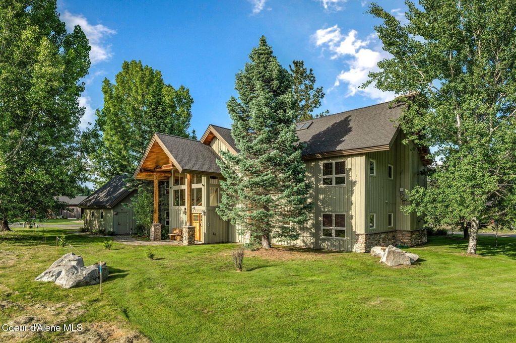 Photo of 20 Gracie Lane Lane, Sandpoint, ID 83864 (MLS # 25-6471)