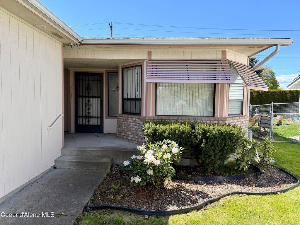 Photo of 1537 Woodlawn Dr # 2, Hayden, ID 83835 (MLS # 26-4294)