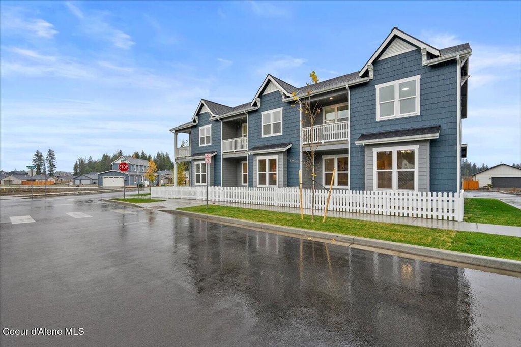 Photo of 351 Grosbeak Ave, Hayden, ID 83835 (MLS # 26-508)