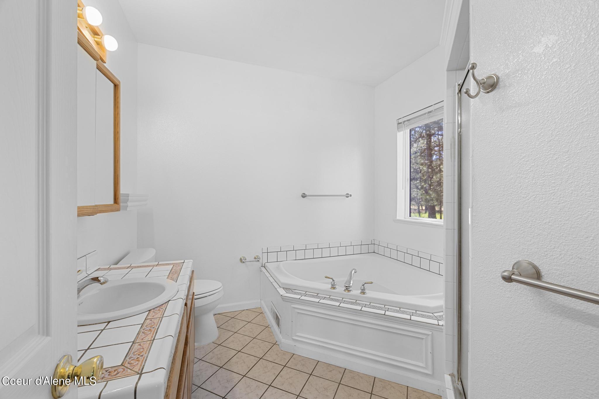 Athol, Idaho 83801, United States, 4 Bedrooms Bedrooms, ,3 BathroomsBathrooms,Residential,Pending,46824